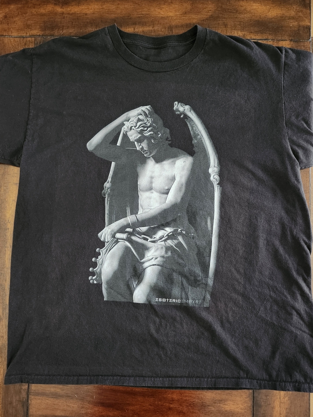 Black Graphic Crewneck T-Shirt with Statue Print Men's Large